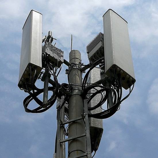 Wireless Communication: The Tri-Sector RET Base Station Antenna and Network Performance